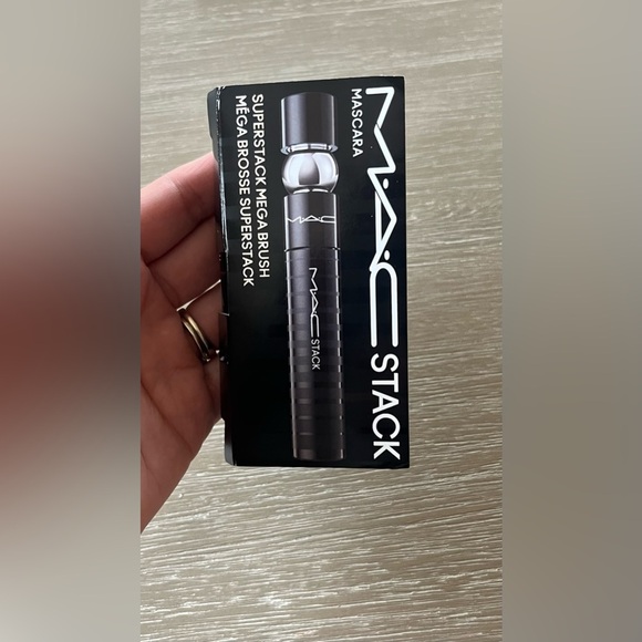 MAC Cosmetics Beauty & Skincare 4 Piece Mini Size - Picture 4 of 12